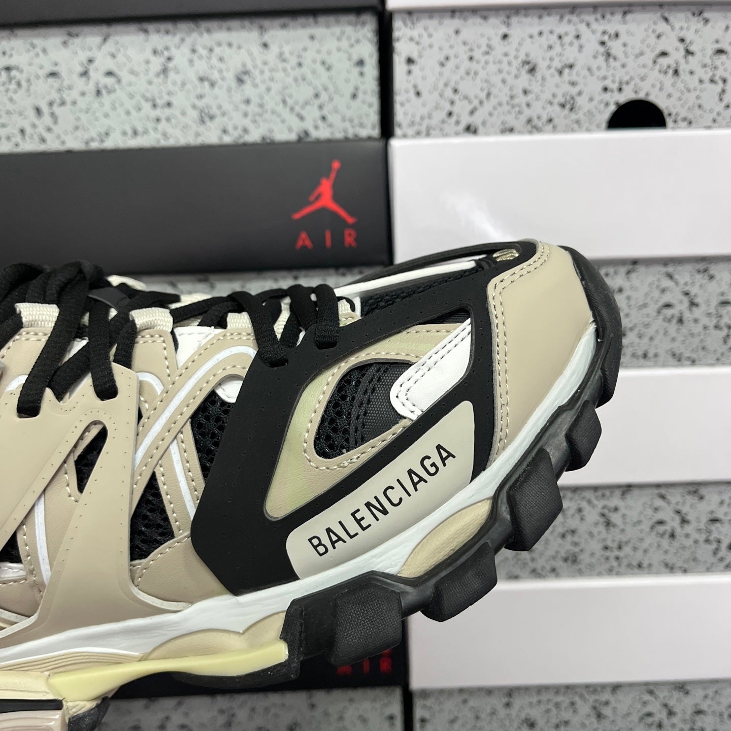 BLG Track Beige Black