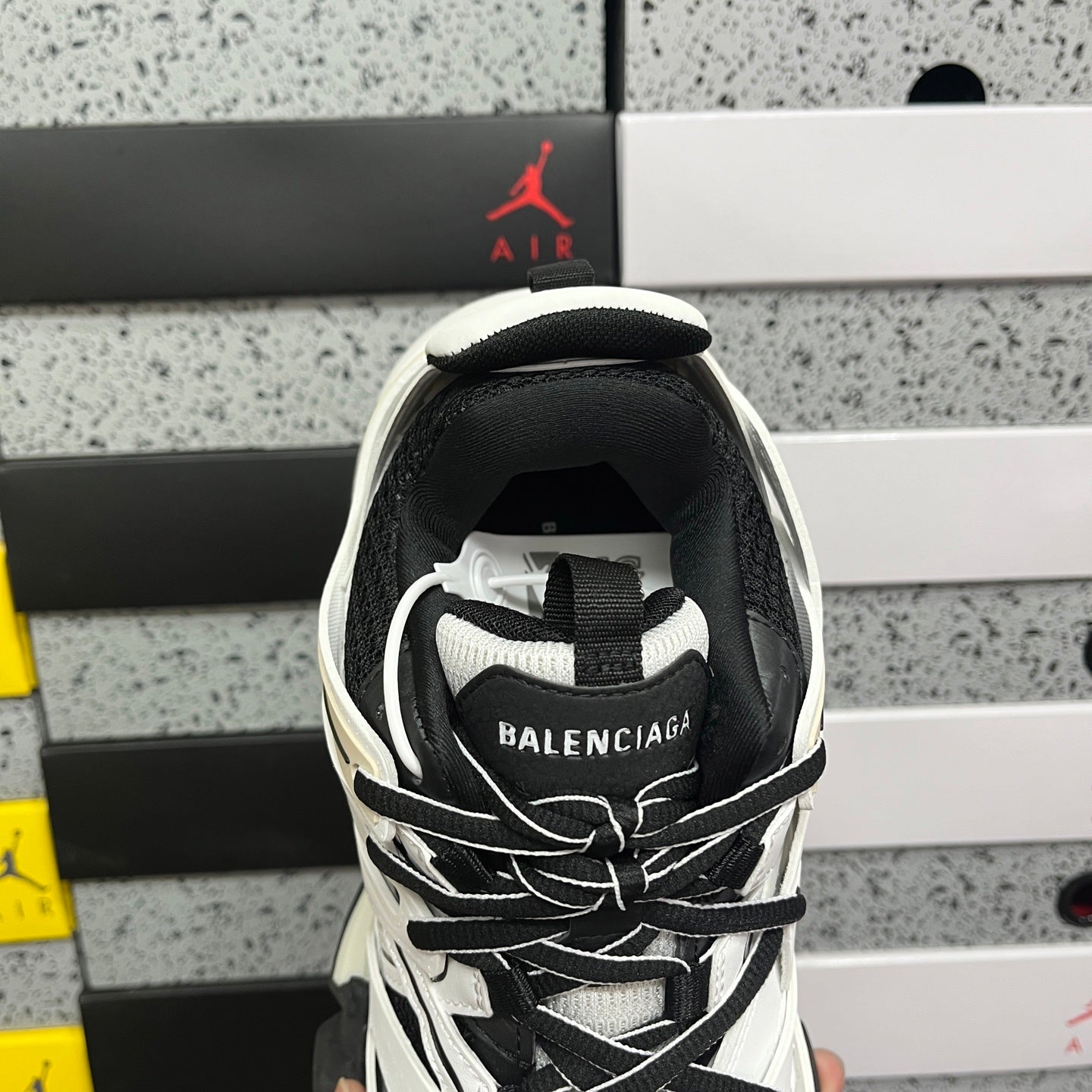 BLG Track White Black