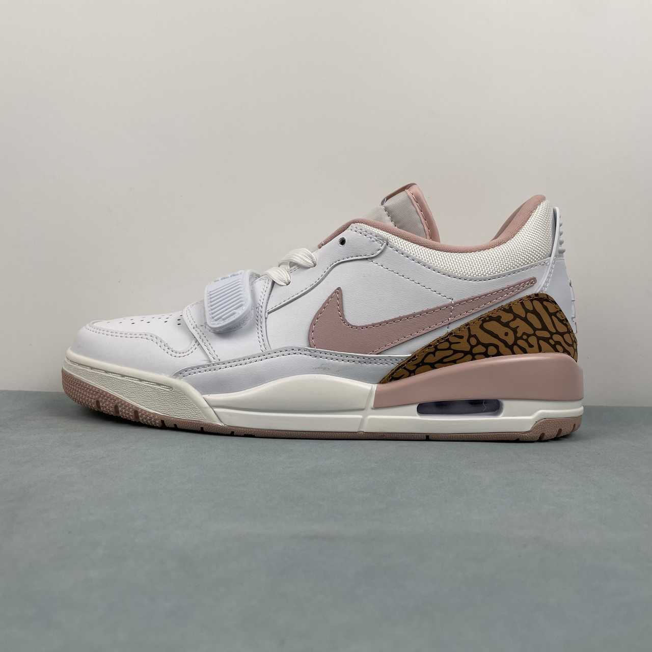 Legacy 312 White Archaeo Brown Sail Pink Oxford