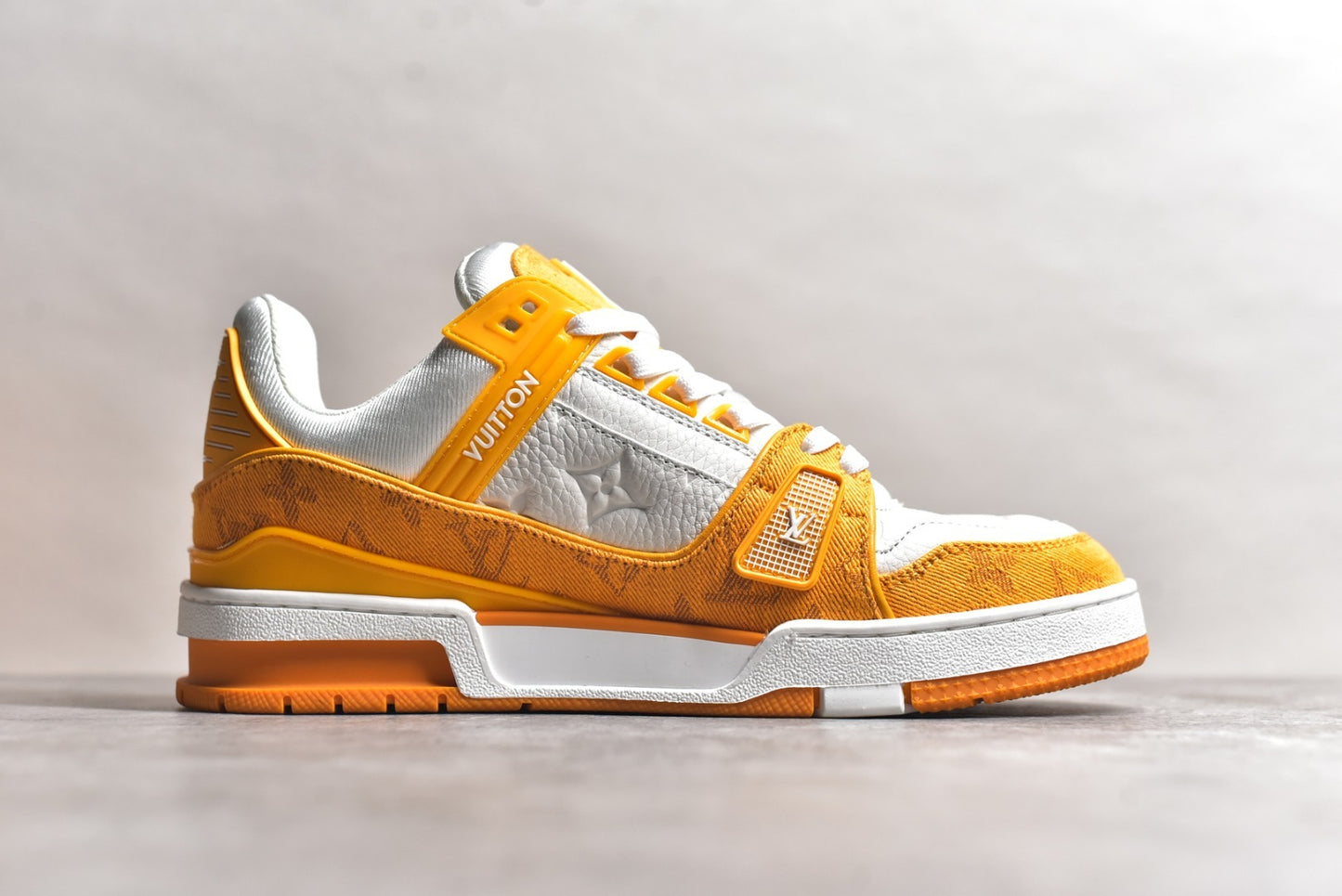 Trainer White and Orange