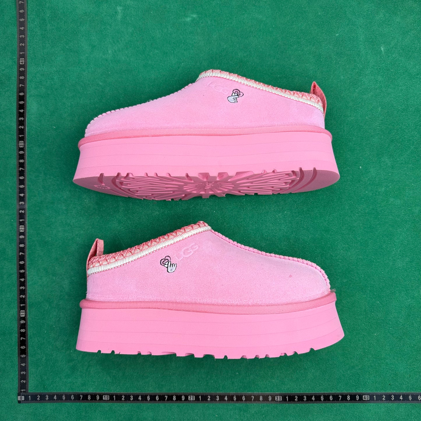 UGG