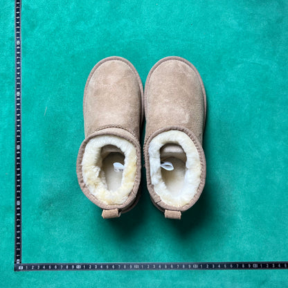 UGG