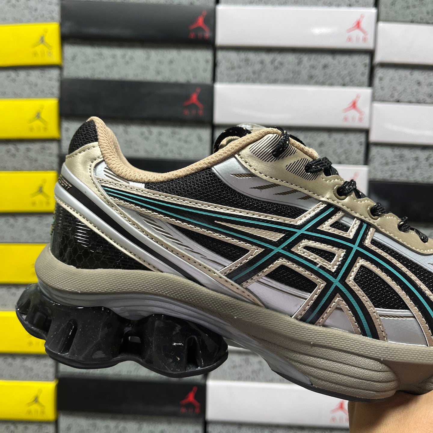 Gel-Kinetic Fluent Brown and Blue