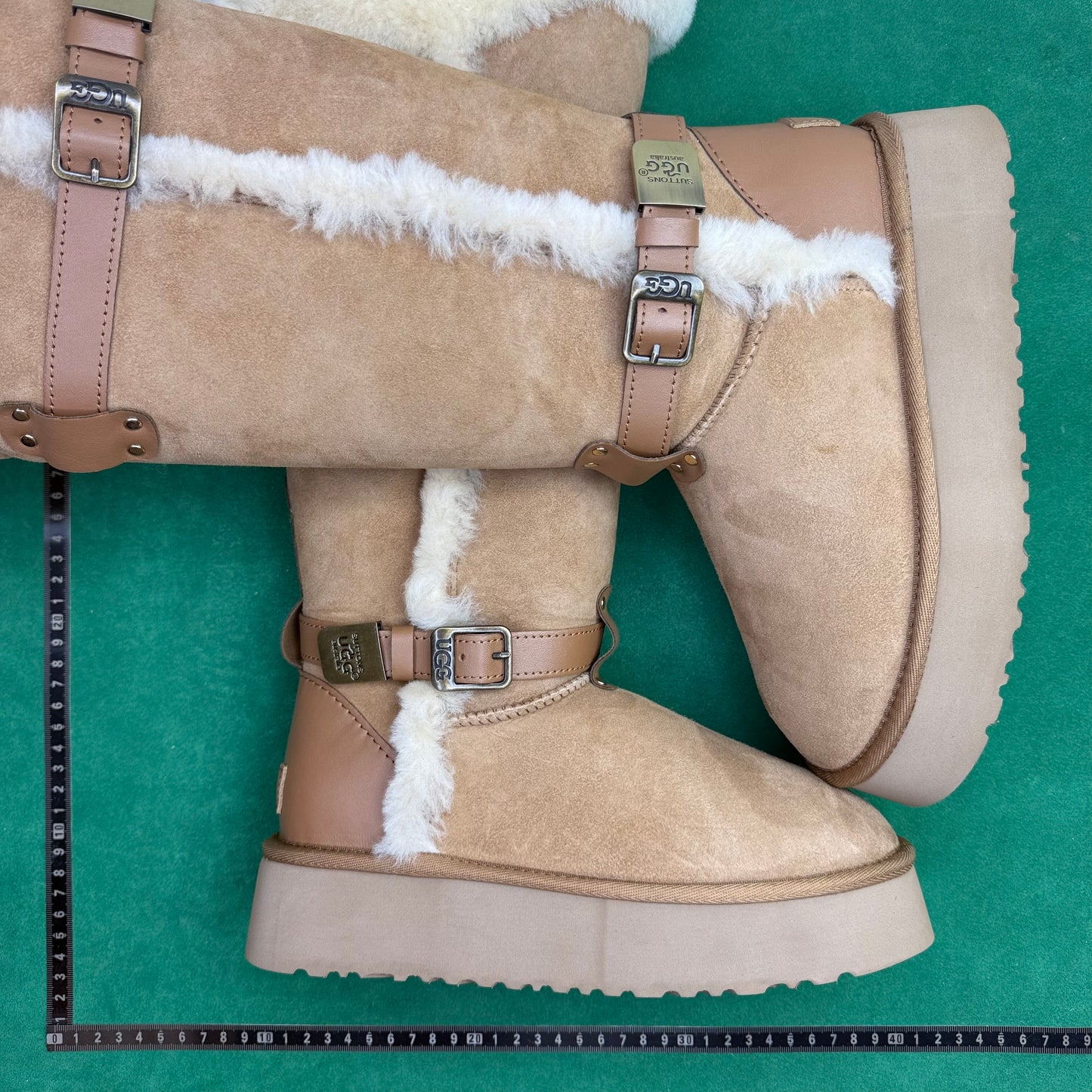 UGG