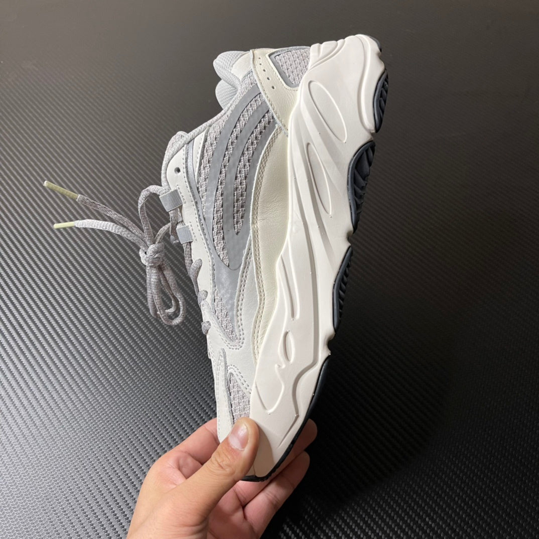 700 V2 Static