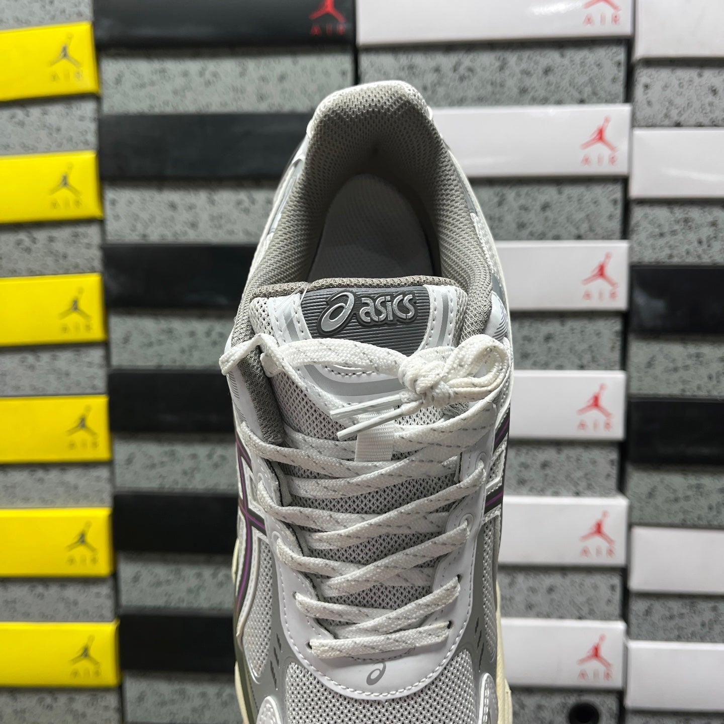 Gel-Kinetic Fluent White and Purple