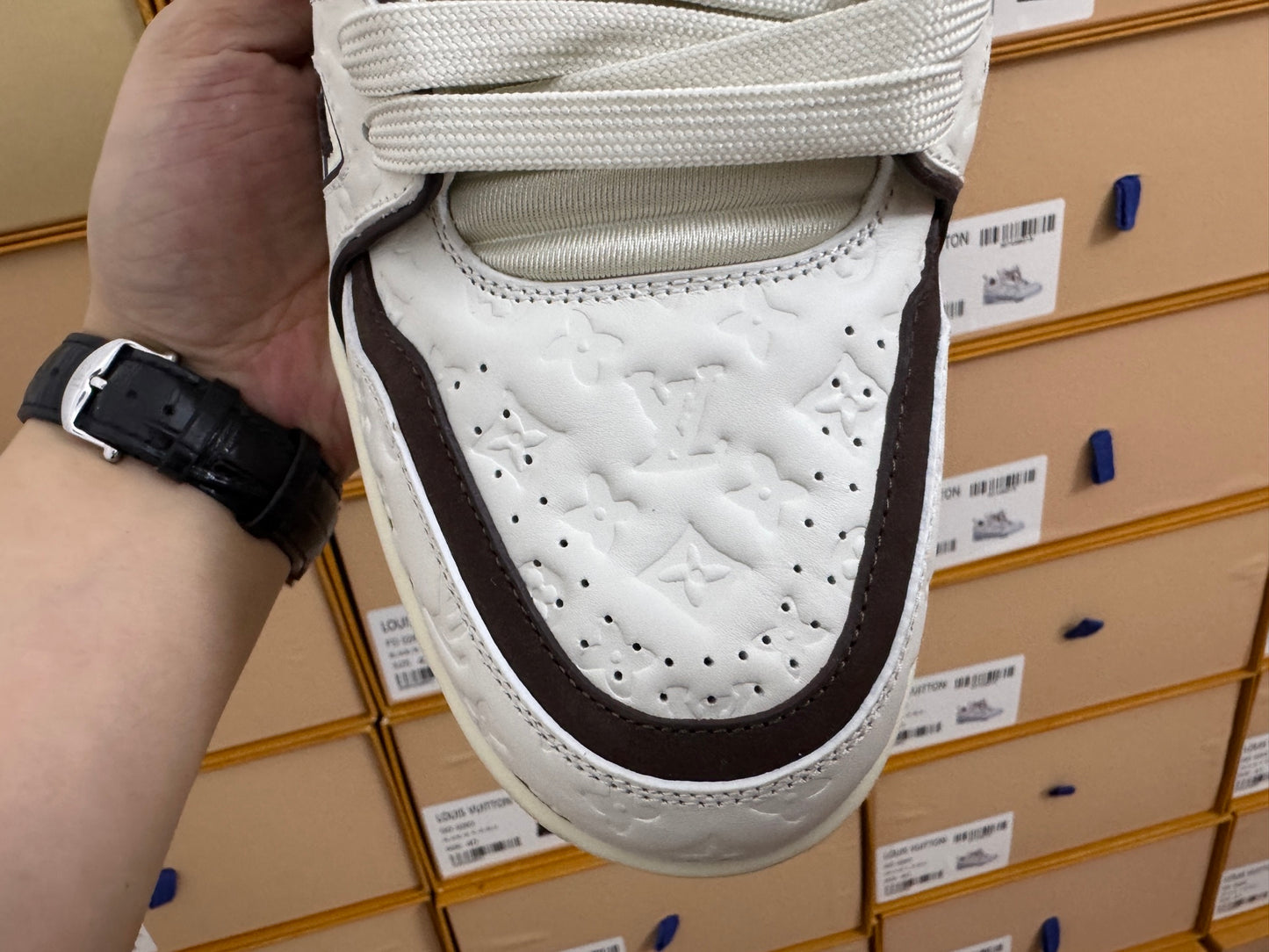Trainer White and Black