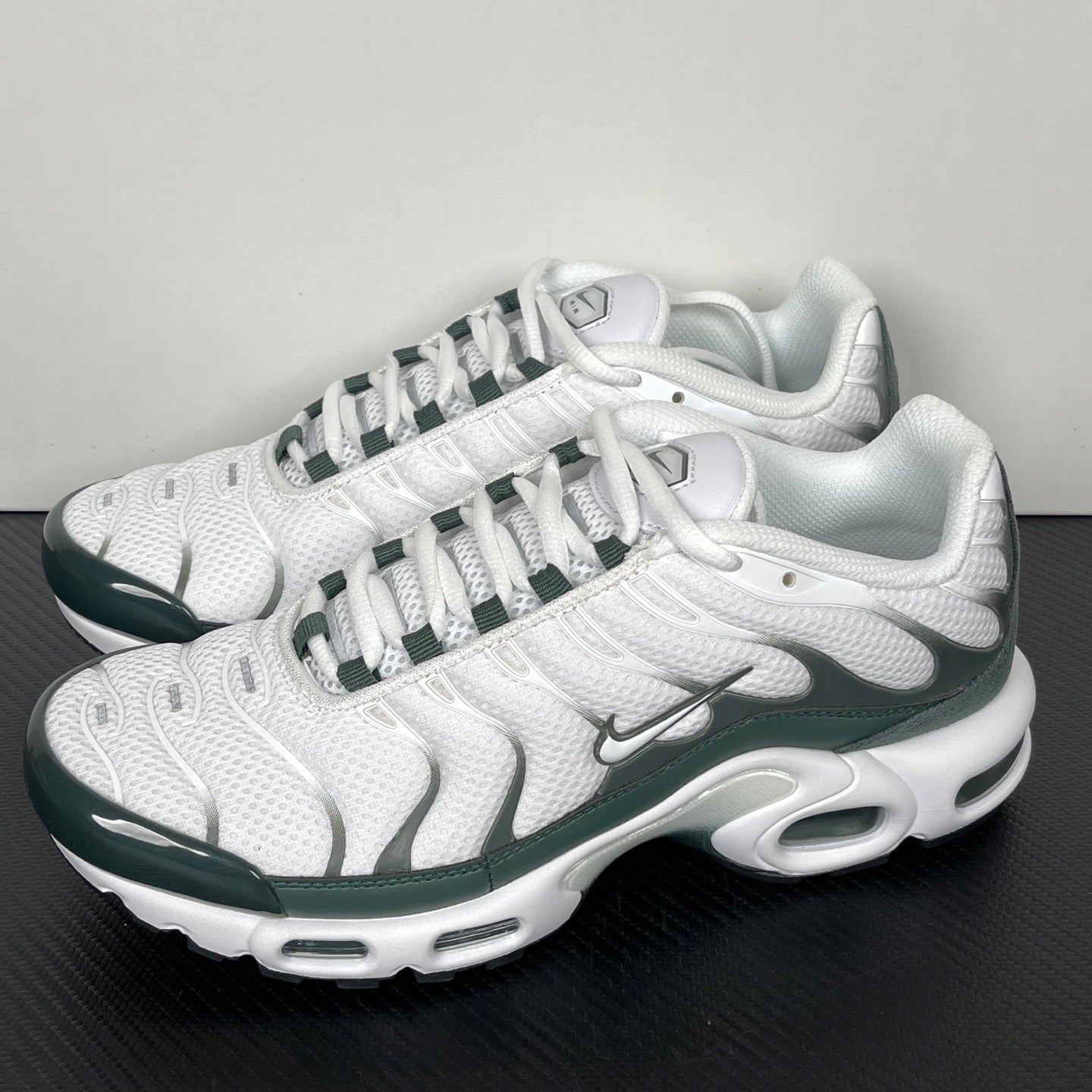 TN White Vintage Green