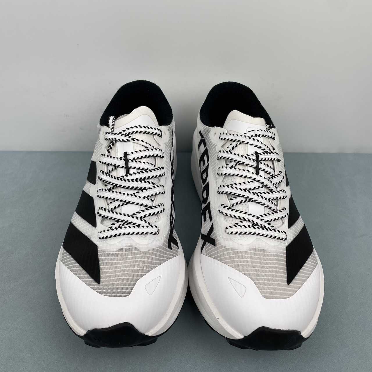 TERREX AGRAVIC White Black
