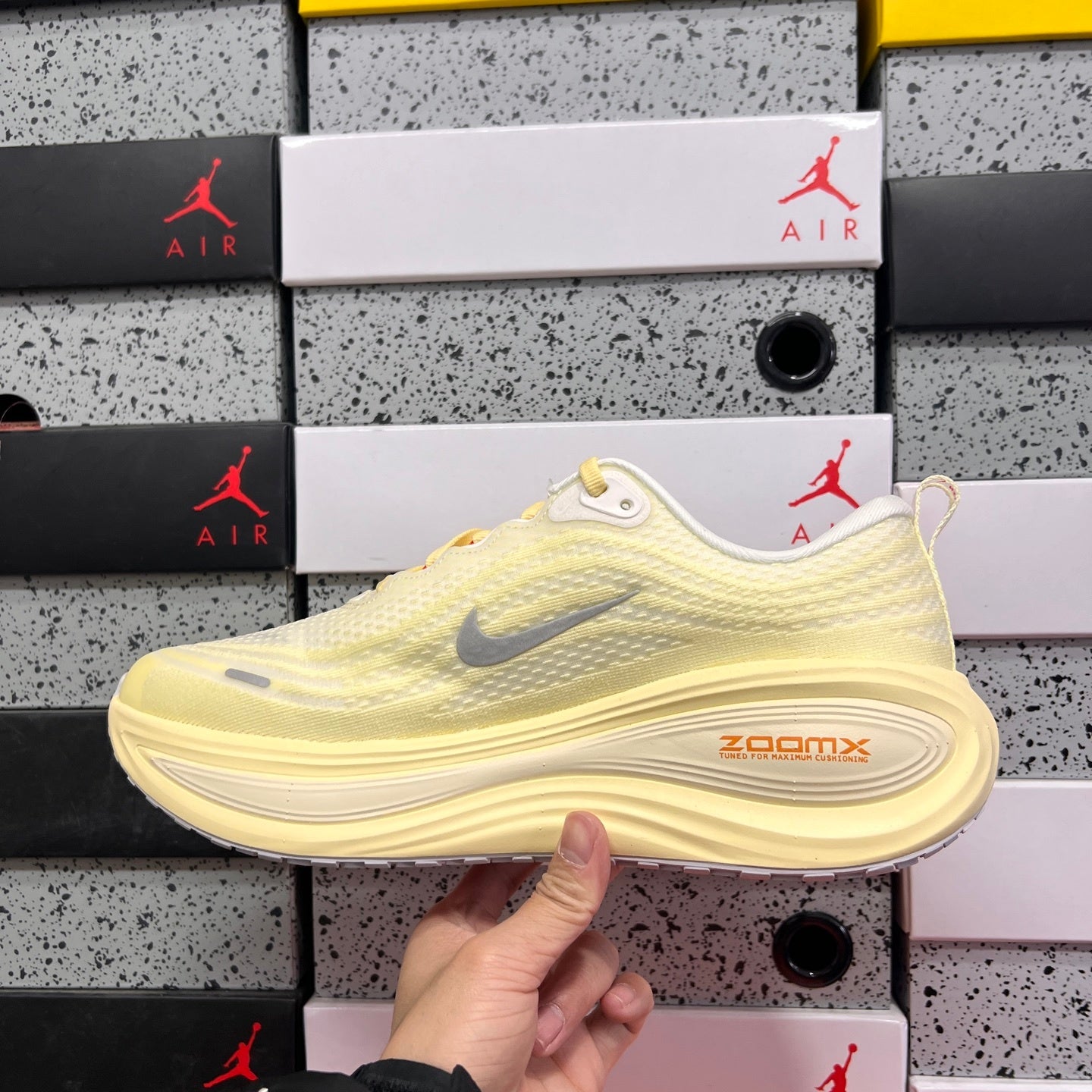 Vomero Plus Metallic Silver