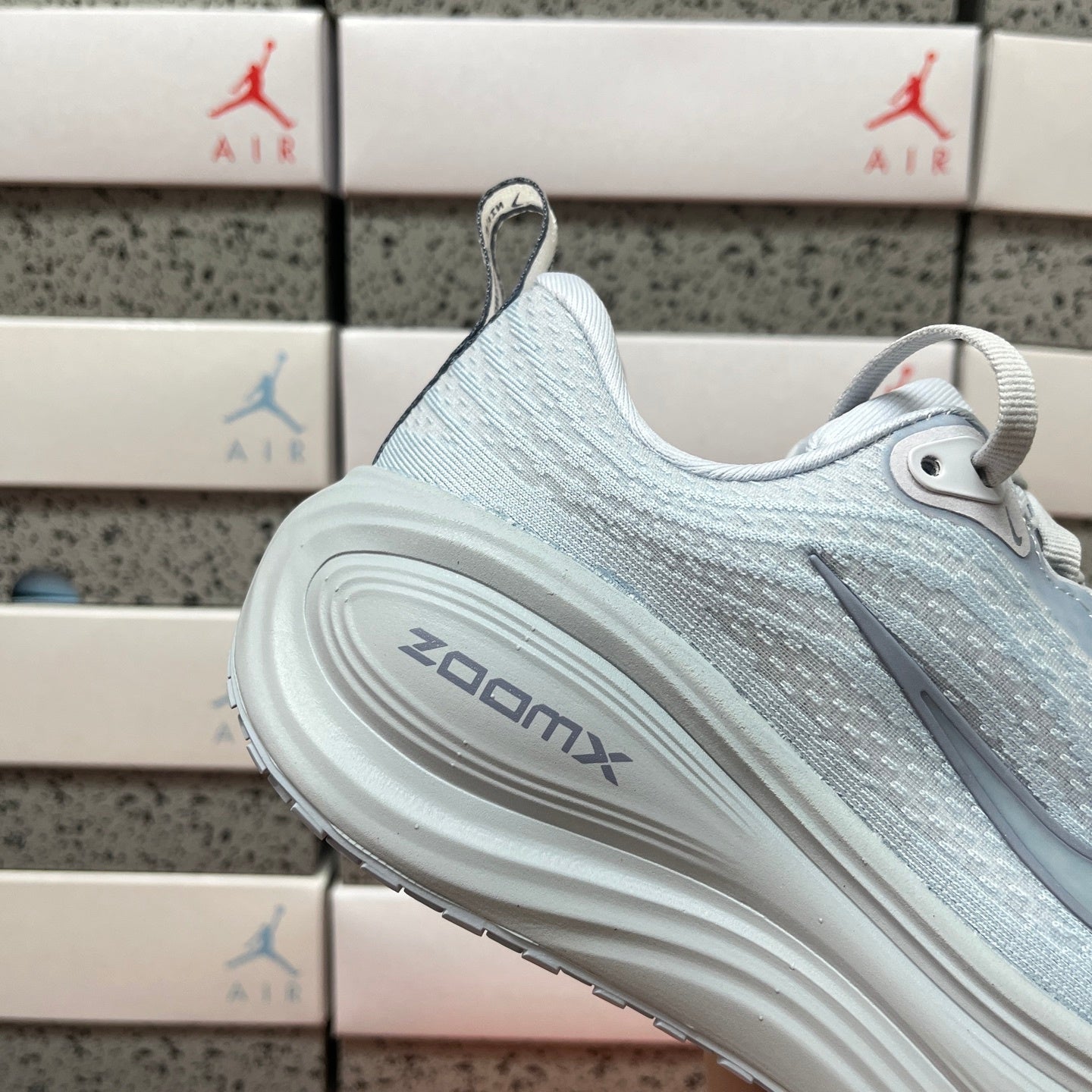 Vomero Plus Football Grey