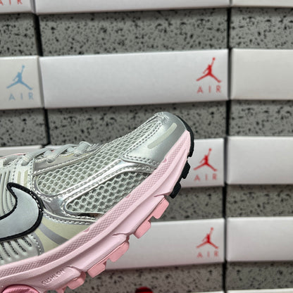 Vomero 5 Pink Metallic Silver
