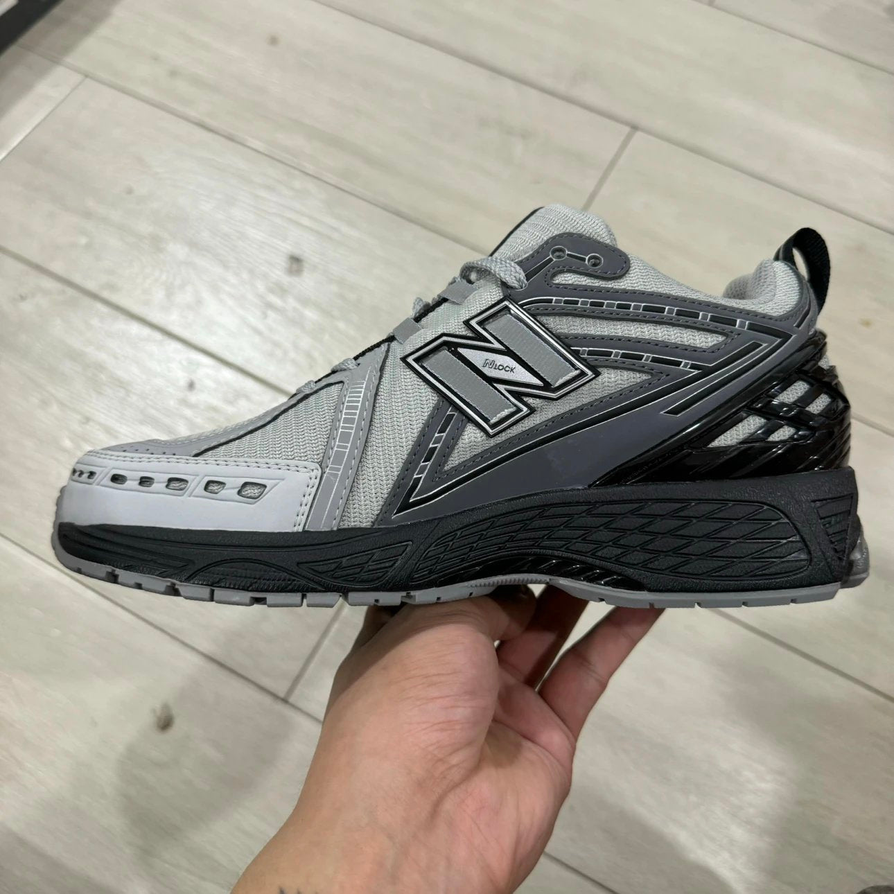 1906 Grey