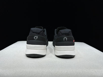 The Roger Pro 2 Black Silver