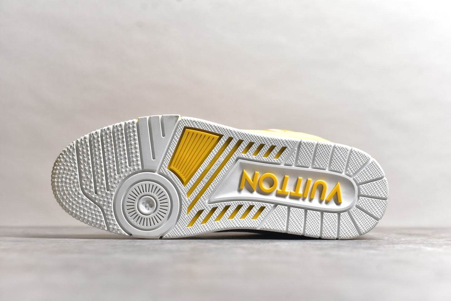 Trainer Yellow