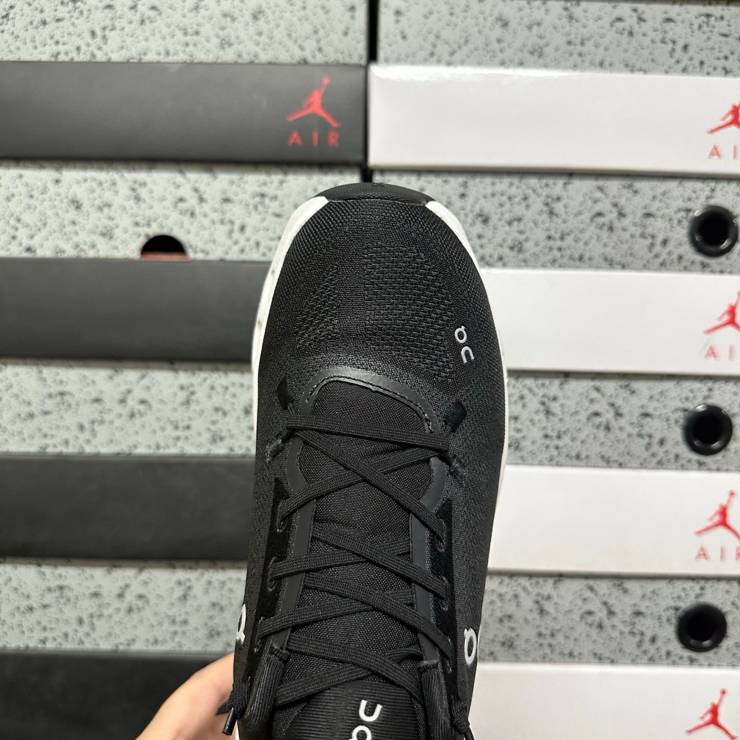 On Running Cloudtilt Remix Swiss Olympic Undyed Black