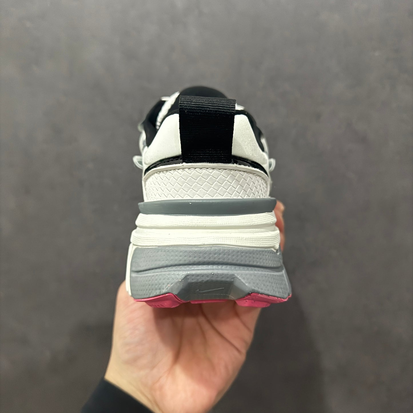 V2K Run Low Grey Pink