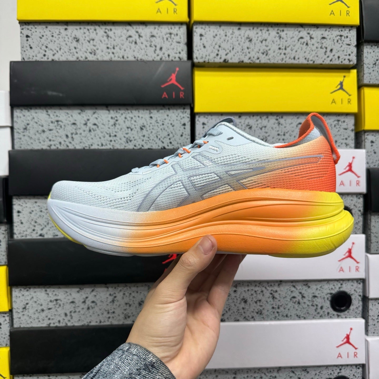 GEL-NIMBUS 28 Light Blue Orange