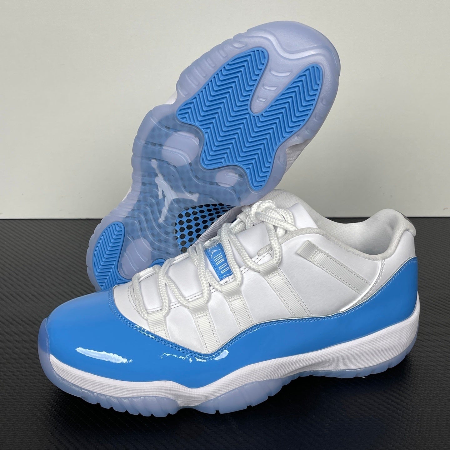 AJ11 Low UNC