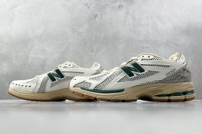 1906 White Green