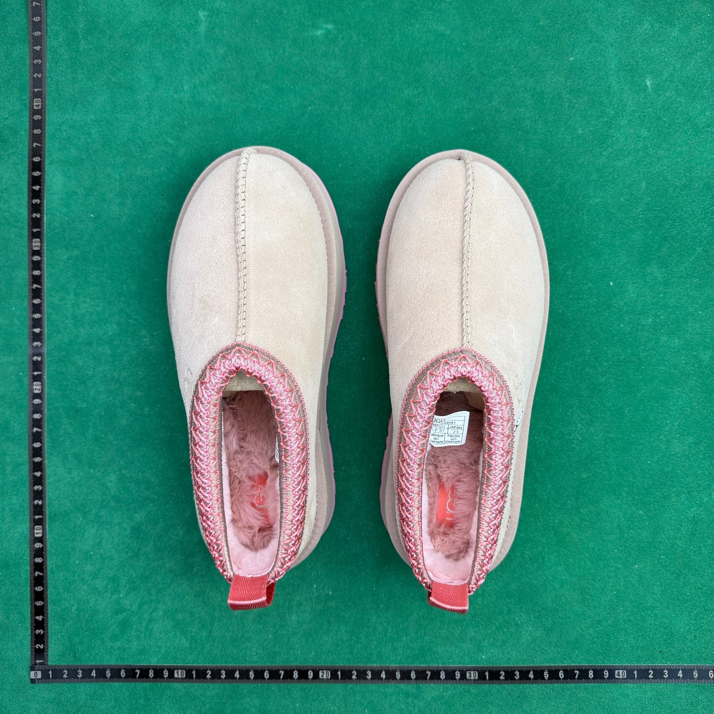UGG