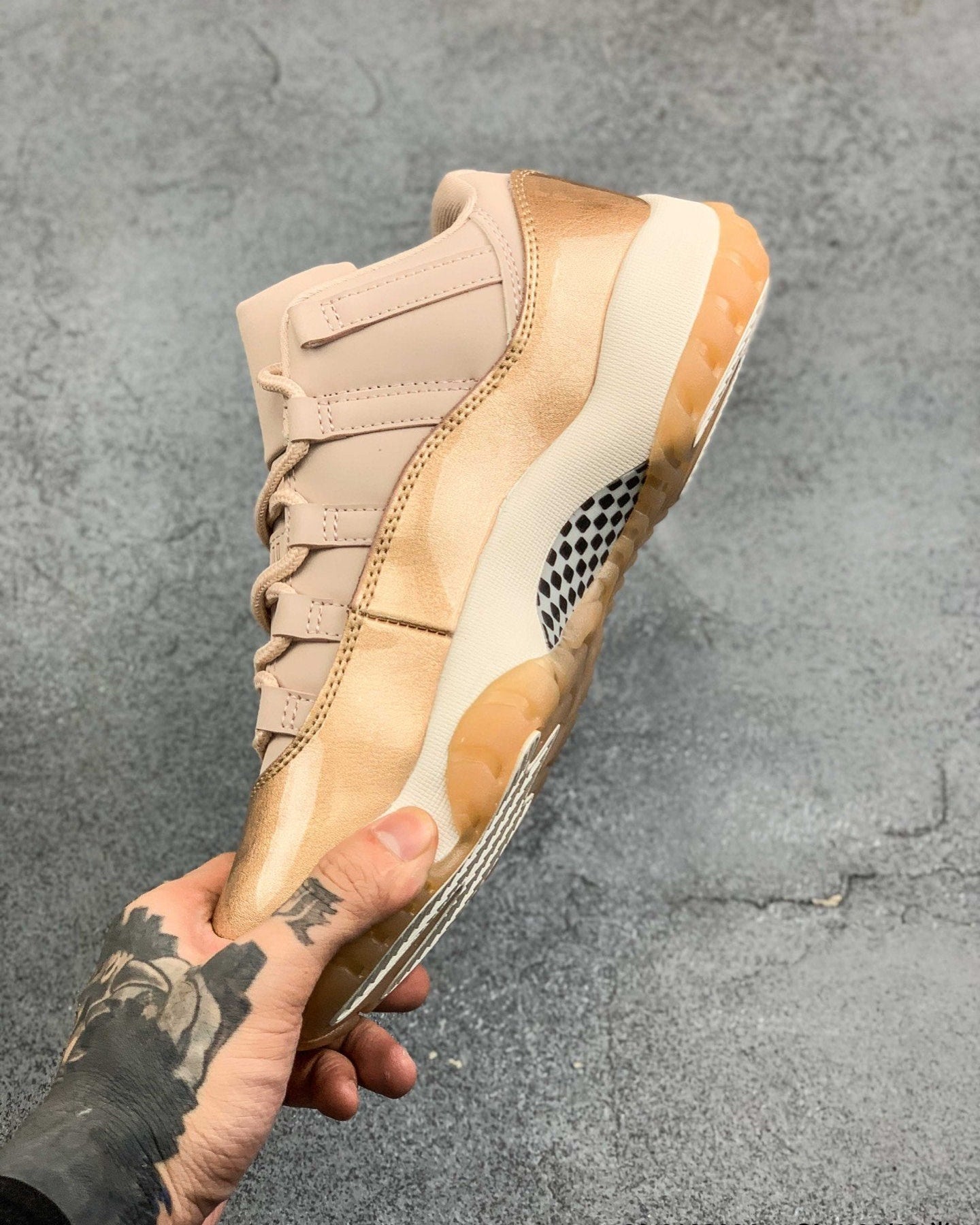 AJ11 Easter Low