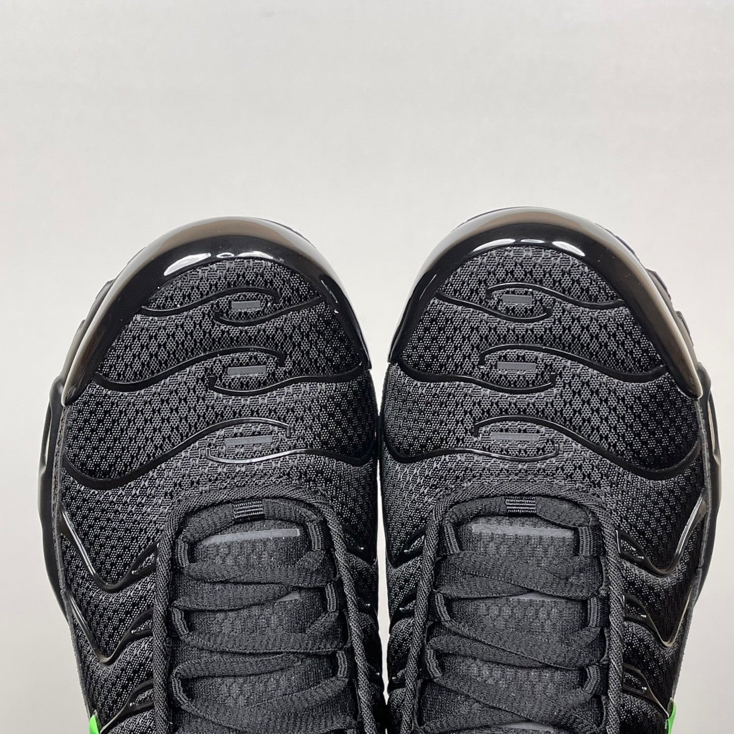 TN Black Green Strike