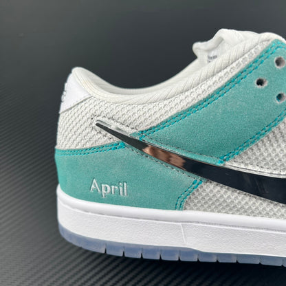 Dunk SB April