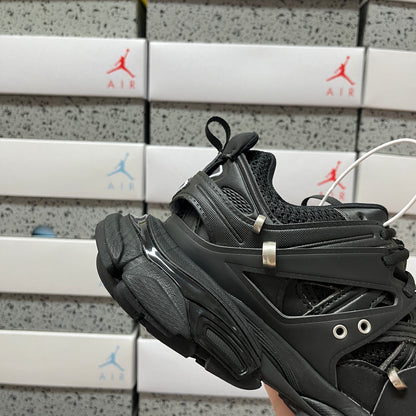 BLG Track Black