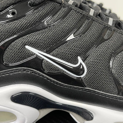 TN  Black White