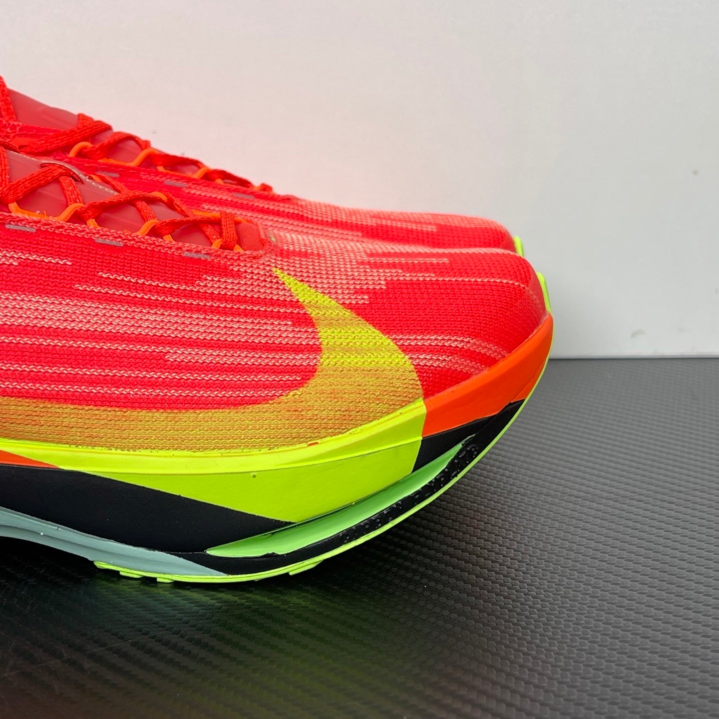 Streakfly 2 Bright Crimson/Lime Blast