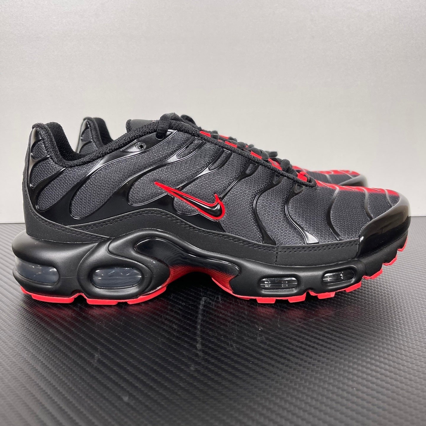 TN Black Red