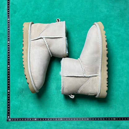 UGG