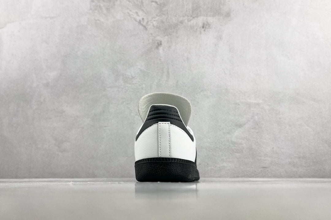 Samba Classic Black Sole