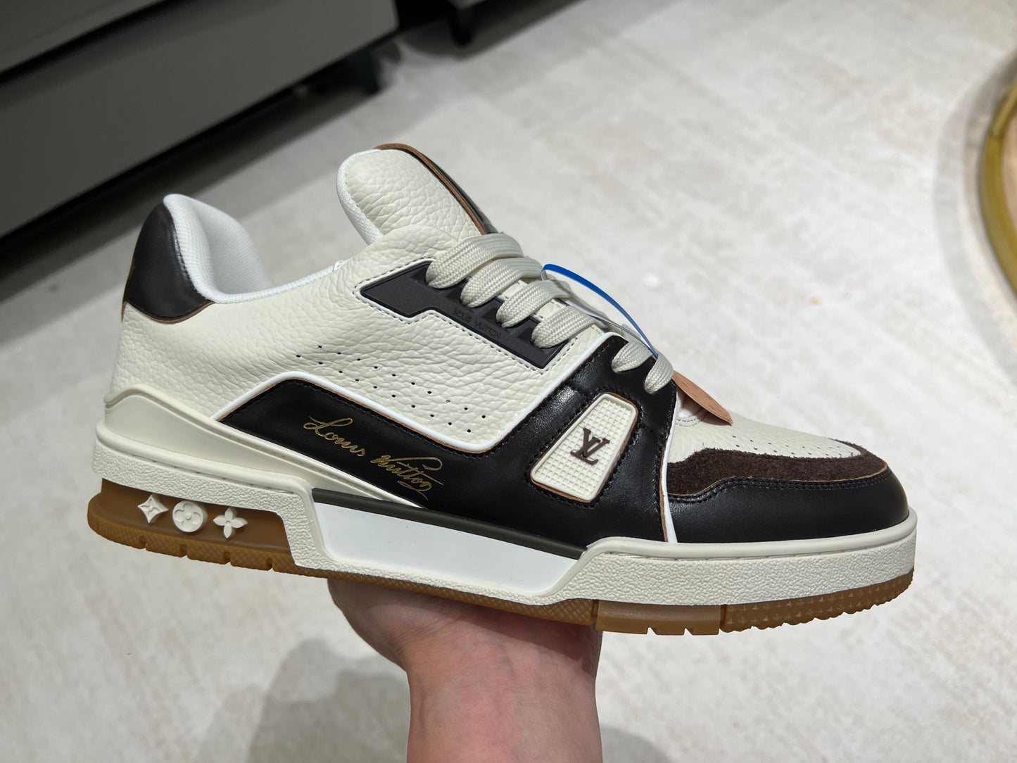 Trainer White and Black