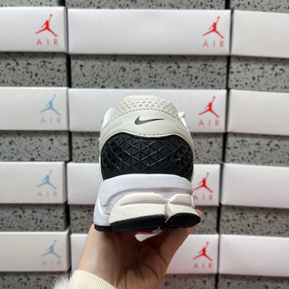 Vomero 5 White / Black