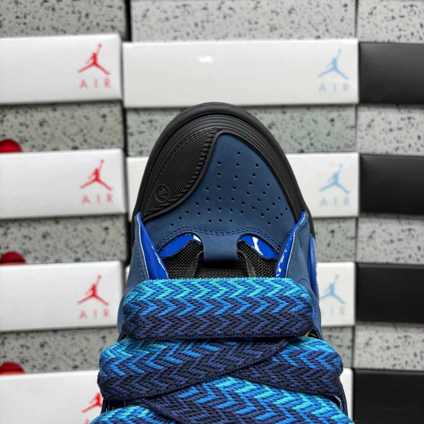 Curb Azul