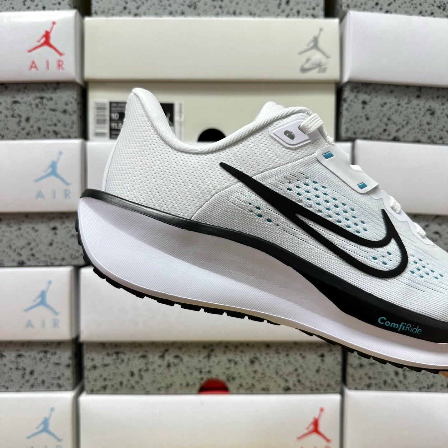 Quest 6 White Dusty Cactus Black