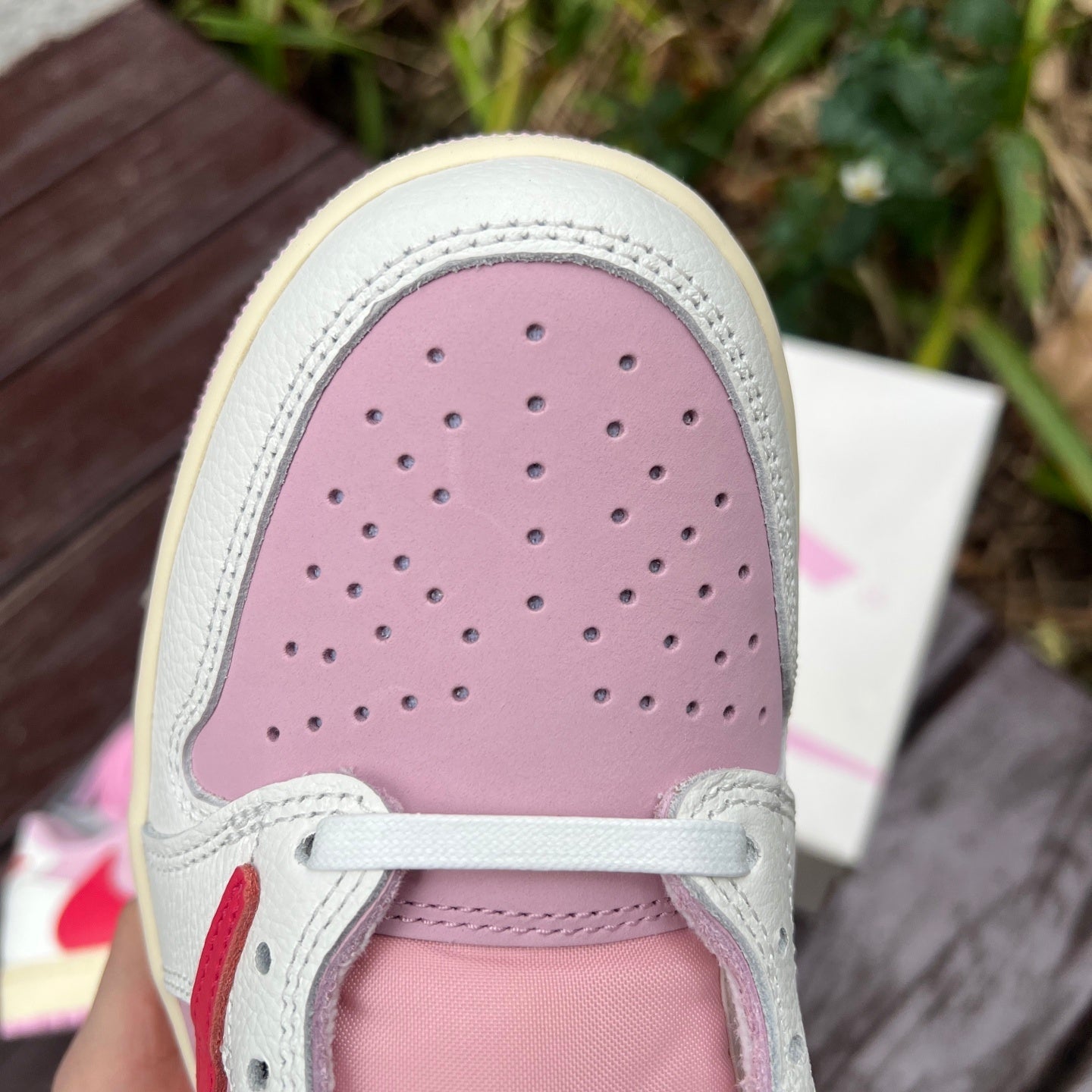 AJ1 Travis Reverse Mocha Pink