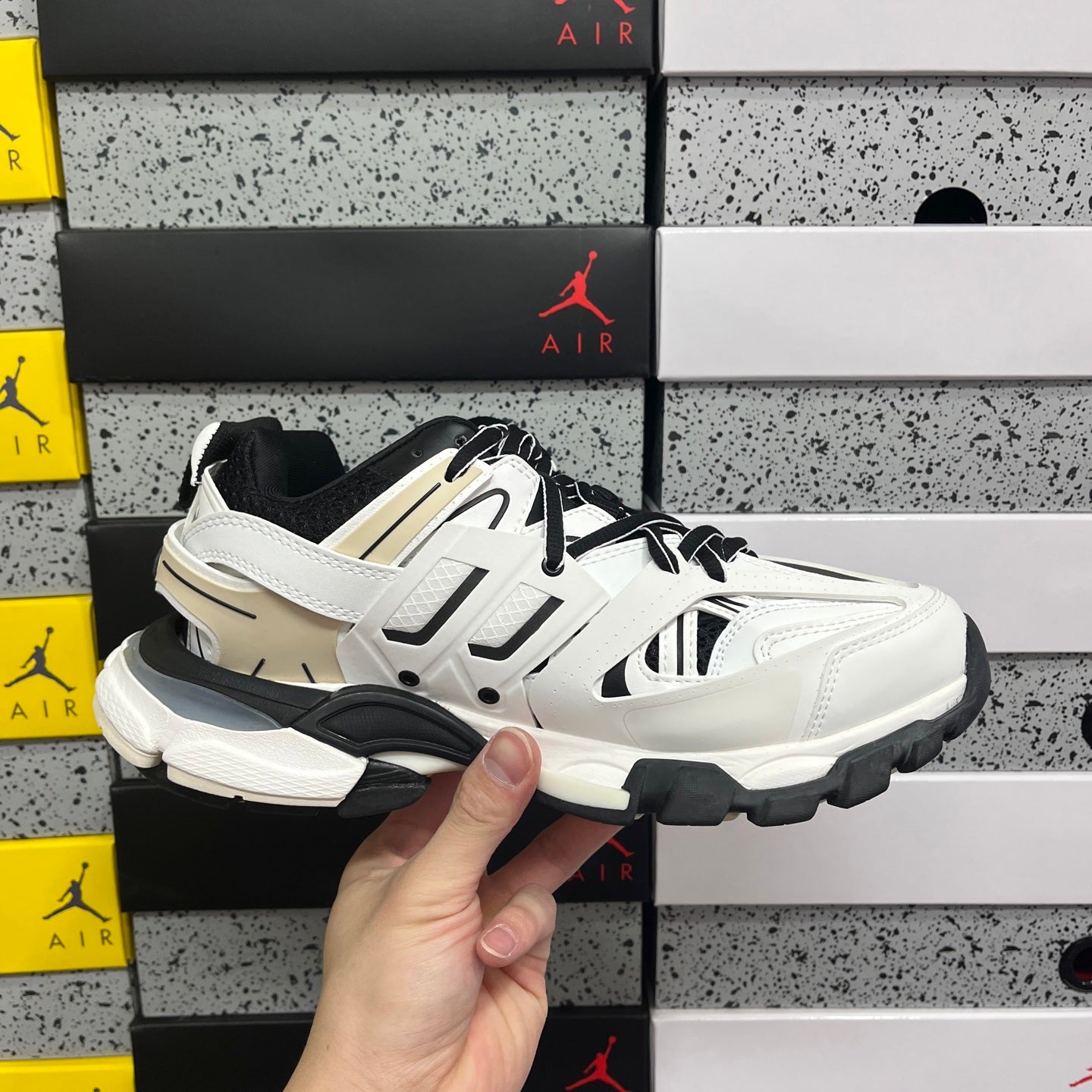 BLG Track White Black