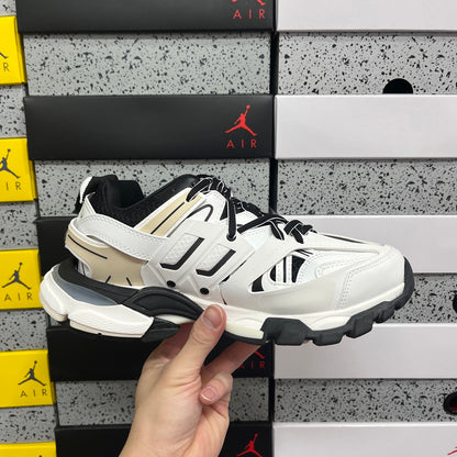 BLG Track White Black