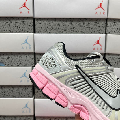 Vomero 5 Pink Metallic Silver