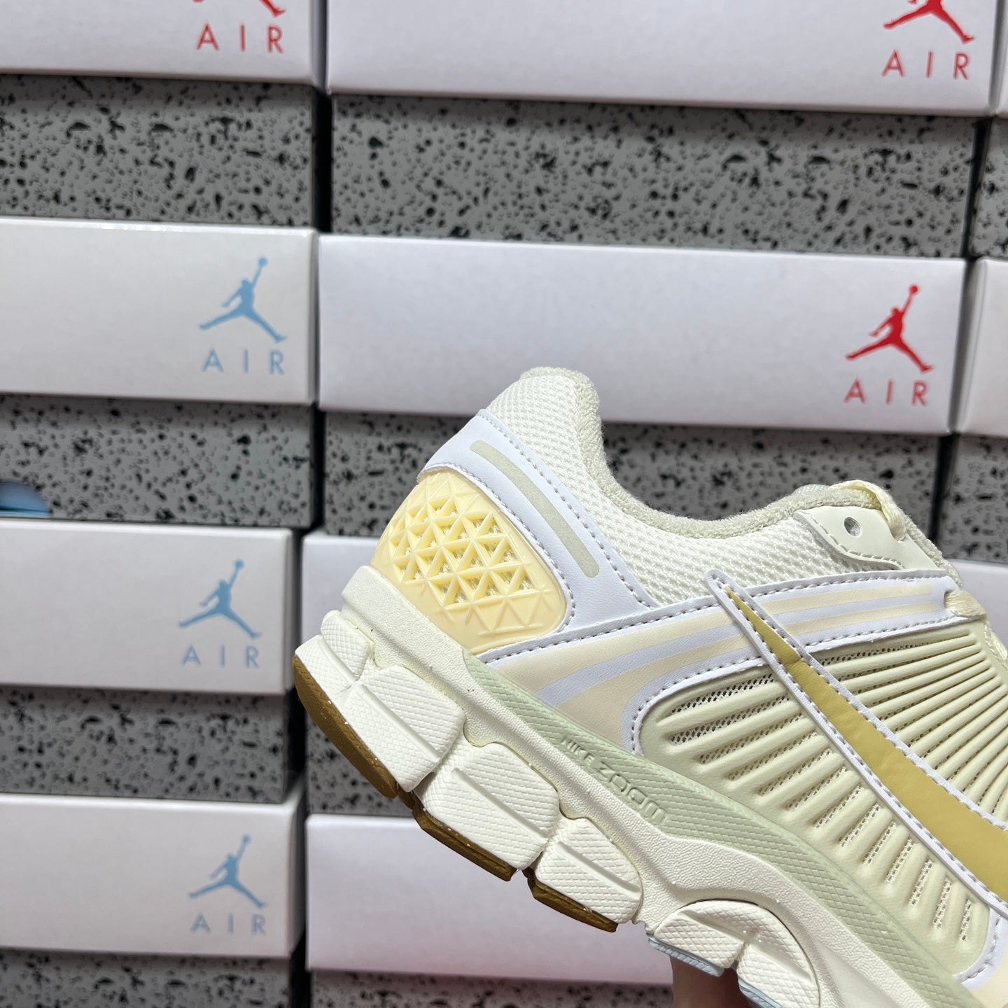 Vomero 5 Sail