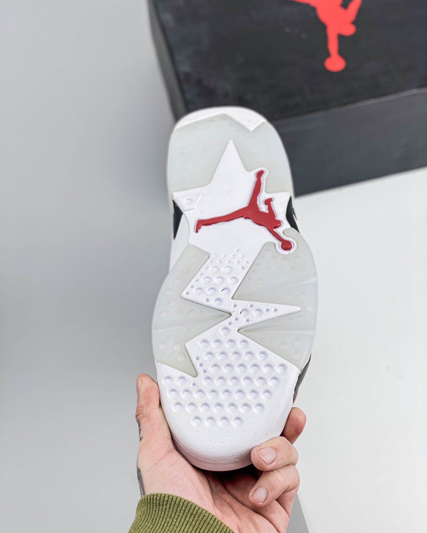AJ6 White and Red