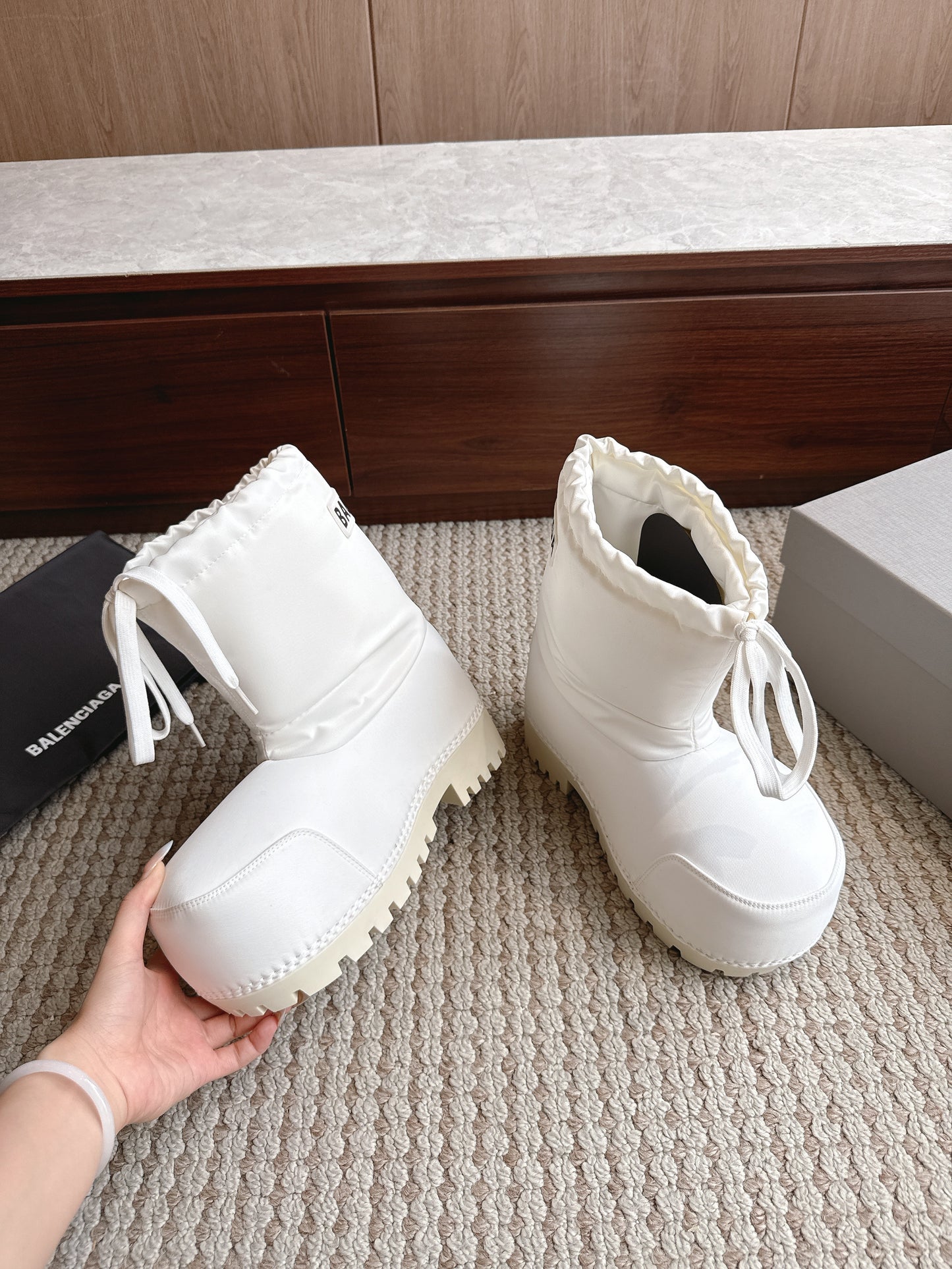 BLG Alaska Suede Boots Nylon White