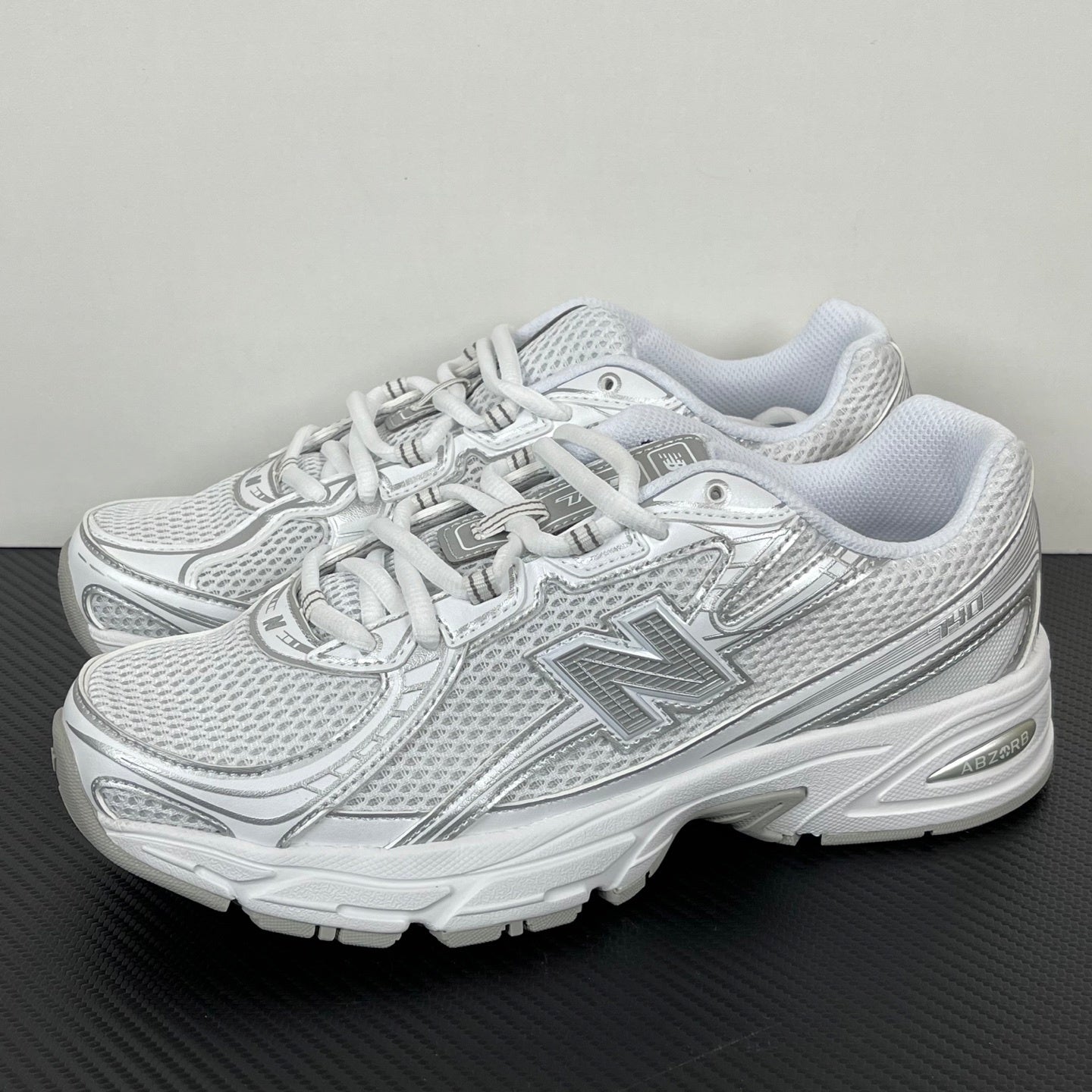 740 Triple White / Silver