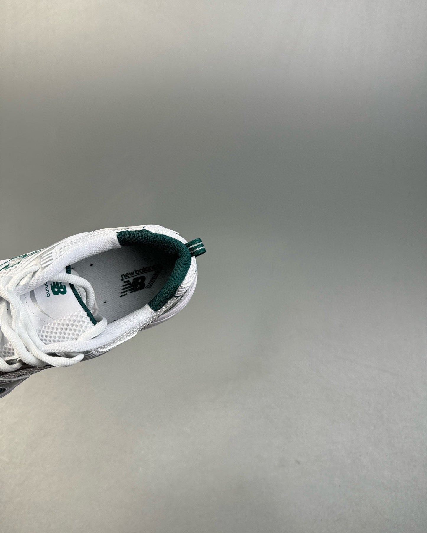 530 White and Green