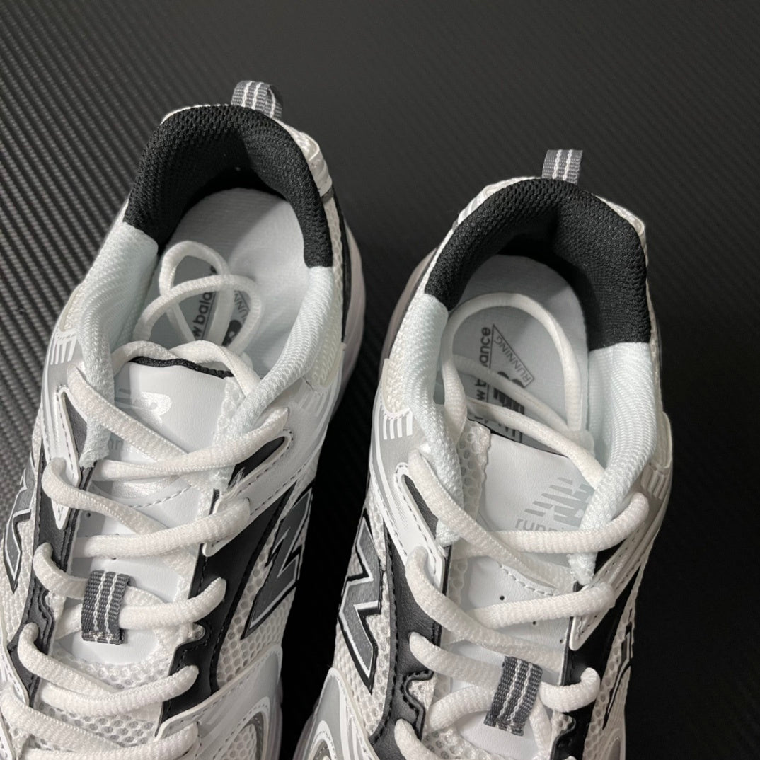 530 White and Black