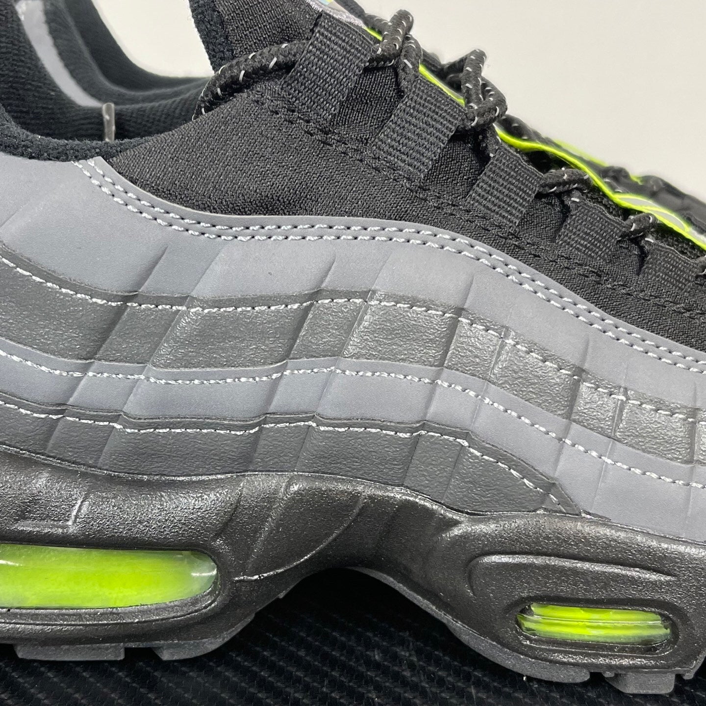 95 Neon Full BLack