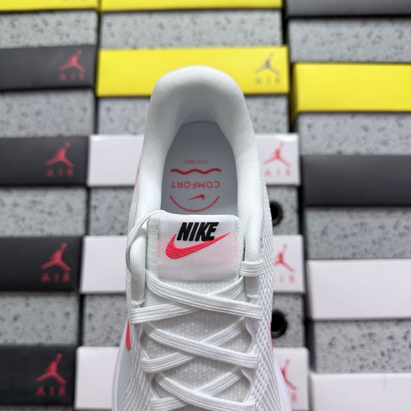 Revolution 8 Grey/Red